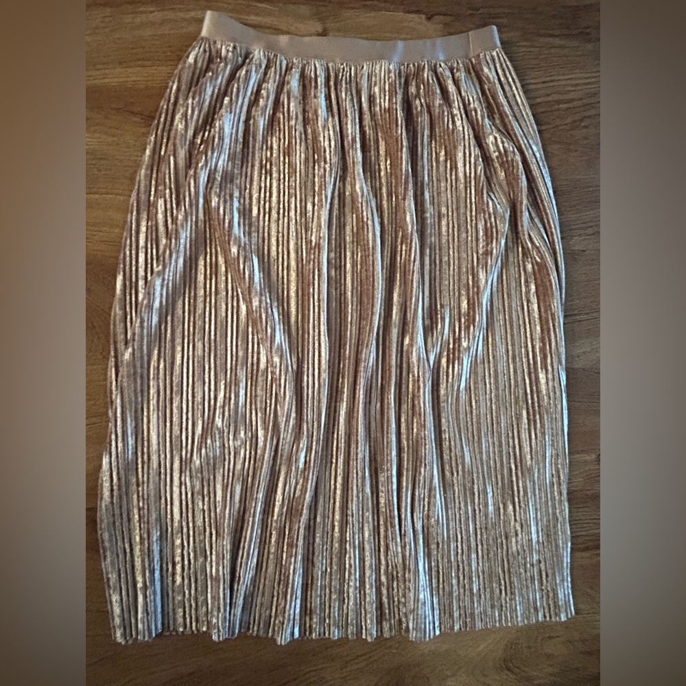 NWOT Beyond Yoga Metallic Pleated Skirt